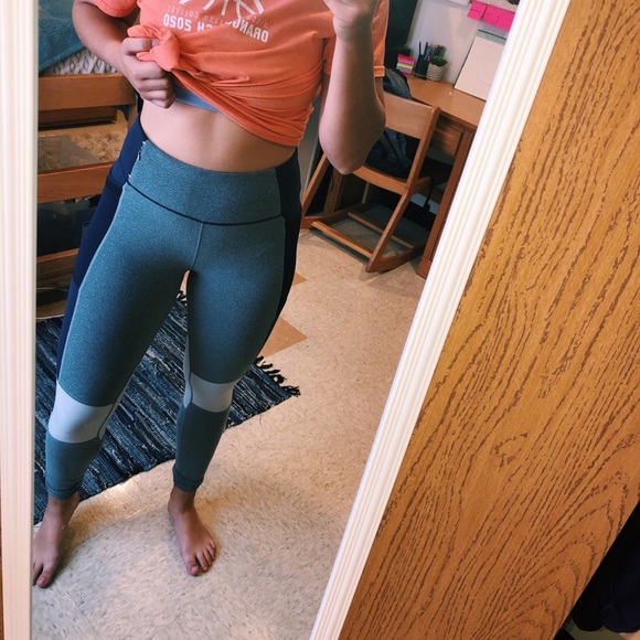 carrie underwood brand leggings